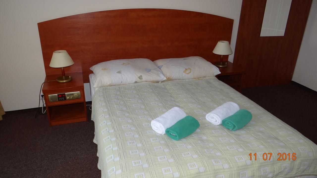 Gwarek Hotel กูโดวาสโดรยจ์ ภายนอก รูปภาพ