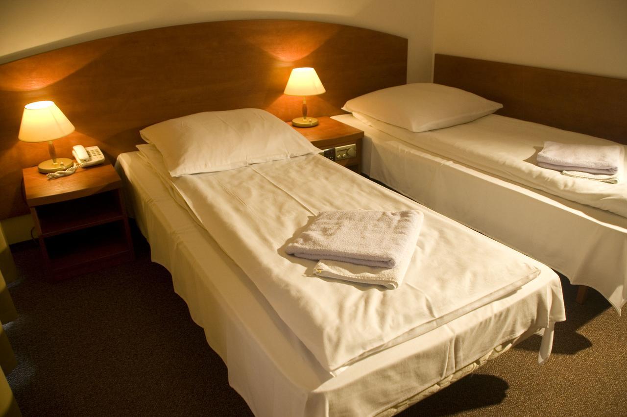 Gwarek Hotel กูโดวาสโดรยจ์ ภายนอก รูปภาพ
